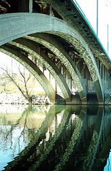 Puente de Isabel la Católica y río Pisuerga